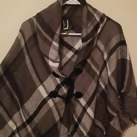 Black Plaid Shall - One Size - Picture 2 of 4